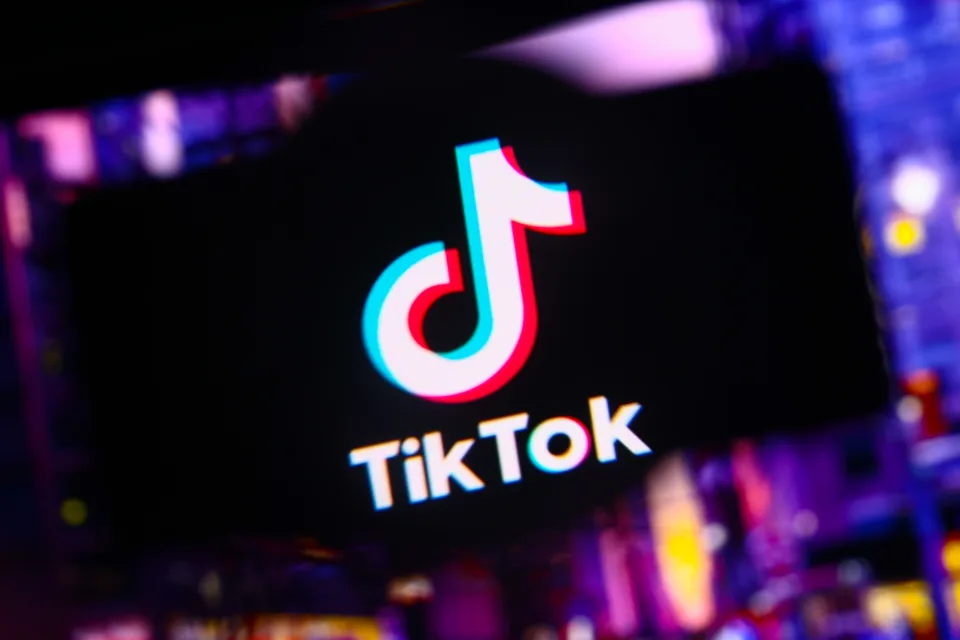 Канада вимагала від TikTok зупинити свою роботу на території країни.